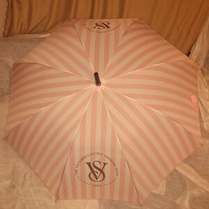 🇺🇲VS 34" Limited Edition Pink and White Striped Umbrella NWT